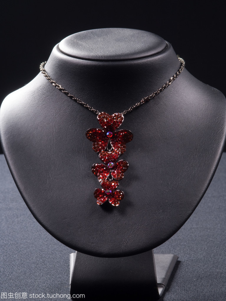 珠寶首飾 時光中的璀璨藝術(shù)與永恒魅力